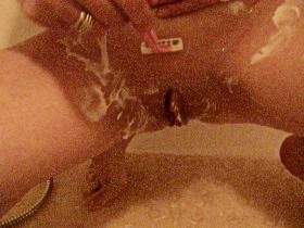 Vorschaubild vom Privatporno mit dem Titel "Muschi rasieren" von aurica