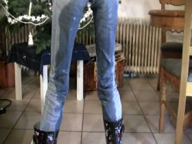 Vorschaubild vom Privatporno mit dem Titel "Geil in die Jeans gepisst!" von sexy-eve