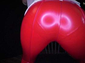 Facesitting Wichsanleitung in red tight latex pants POV