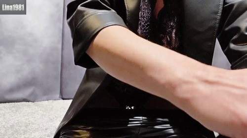 Userwunsch: Selbstbefriedigung mit Latexhandschuhen und Vibrator