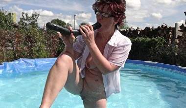 Dildofick im Pool