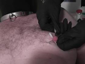 Vorschaubild vom Privatporno mit dem Titel "Nippel genadelt - Klinik" von Herrin-Jessy-Hamburg