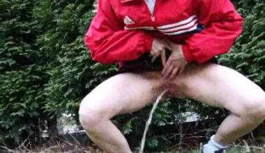 Im Garten gepisst