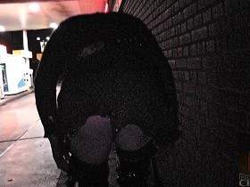 Vorschaubild vom Privatporno mit dem Titel "Mission Tankstelle: Schüchterne Schlampe nimmt Mut zusammen!" von CherieNoir