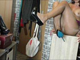 Vorschaubild vom Privatporno mit dem Titel "Sexy Heels dangling" von nylon_schlampe