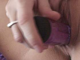 Vorschaubild vom Privatporno mit dem Titel "Pussy Dehnung mit Riesendildo :-)Tiefe Einblicke!!" von Yamila20