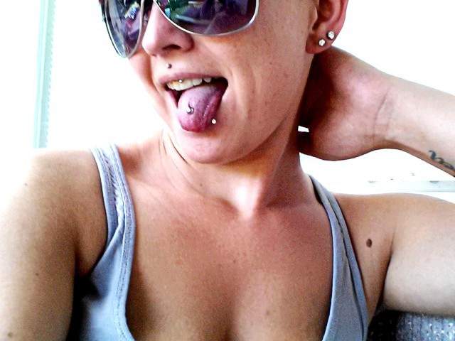 Sexy-Chrissy porn videos, livechat and blog