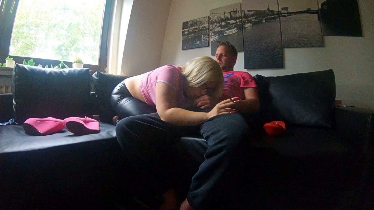 MariellaSun - Smoking Blowjob for Foot Massage!