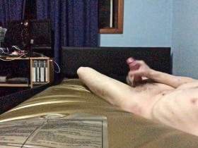 Wank and cum on waterbed 3 - powerful cumshots