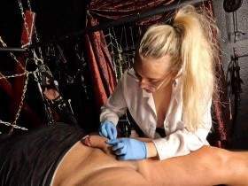 DR.Mistress Saskia stricht dir mehrere Piercings!