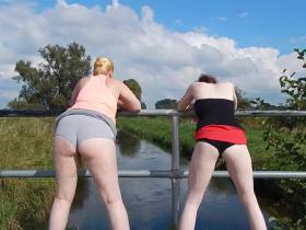 Vorschaubild vom Privatporno mit dem Titel "Podance mit Teengirl Outdoor" von checkerstute