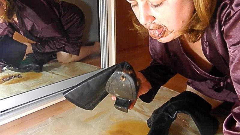 SweettyMary - Scat und Pisse auf Stiefel