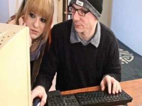 Vorschaubild vom Privatporno mit dem Titel "Unerfahrenen PC-Freak entjungfert" von Steffi4U