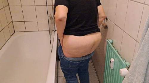 Ins Klo pinkeln vor dir