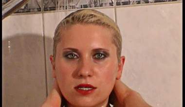 UNTER DUSCHE FOTZE GEWICHST