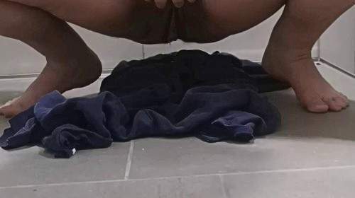 Pisse auf edlen Jumpsuit