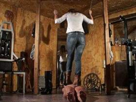 Vorschaubild vom Privatporno mit dem Titel "Trampling mit Domina Silvia 1" von SMBoy