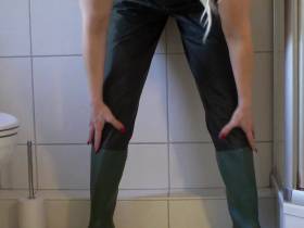 Vorschaubild vom Privatporno mit dem Titel "Wie geil- eine Watthose" von EvilBitch